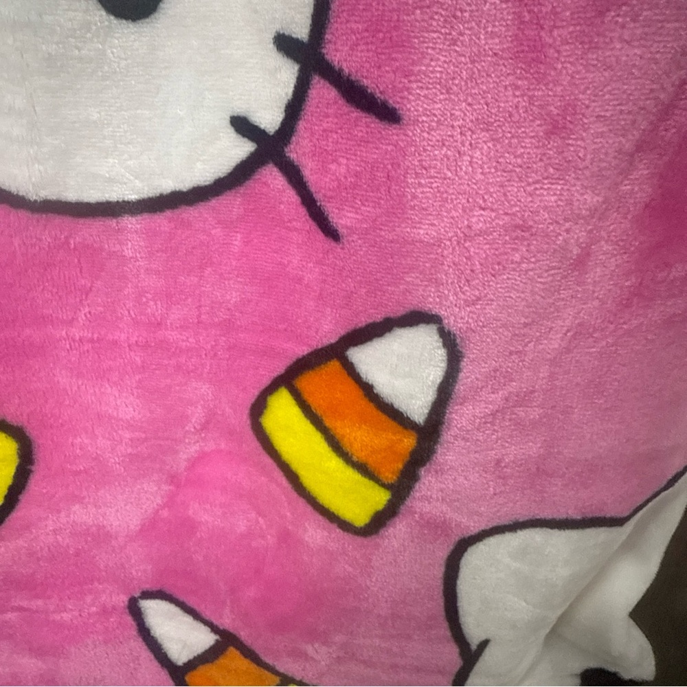 New Hello Kitty & Candy Corn Pink Halloween 60" x 70" Plush Throw Blanket - Picture 5 of 7